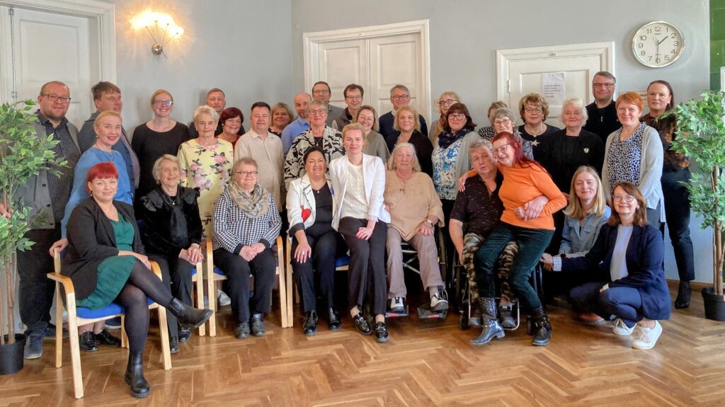 Eesti Puuetega Inimeste Koja üldkoosoleku nr 1/2025 osalejad.