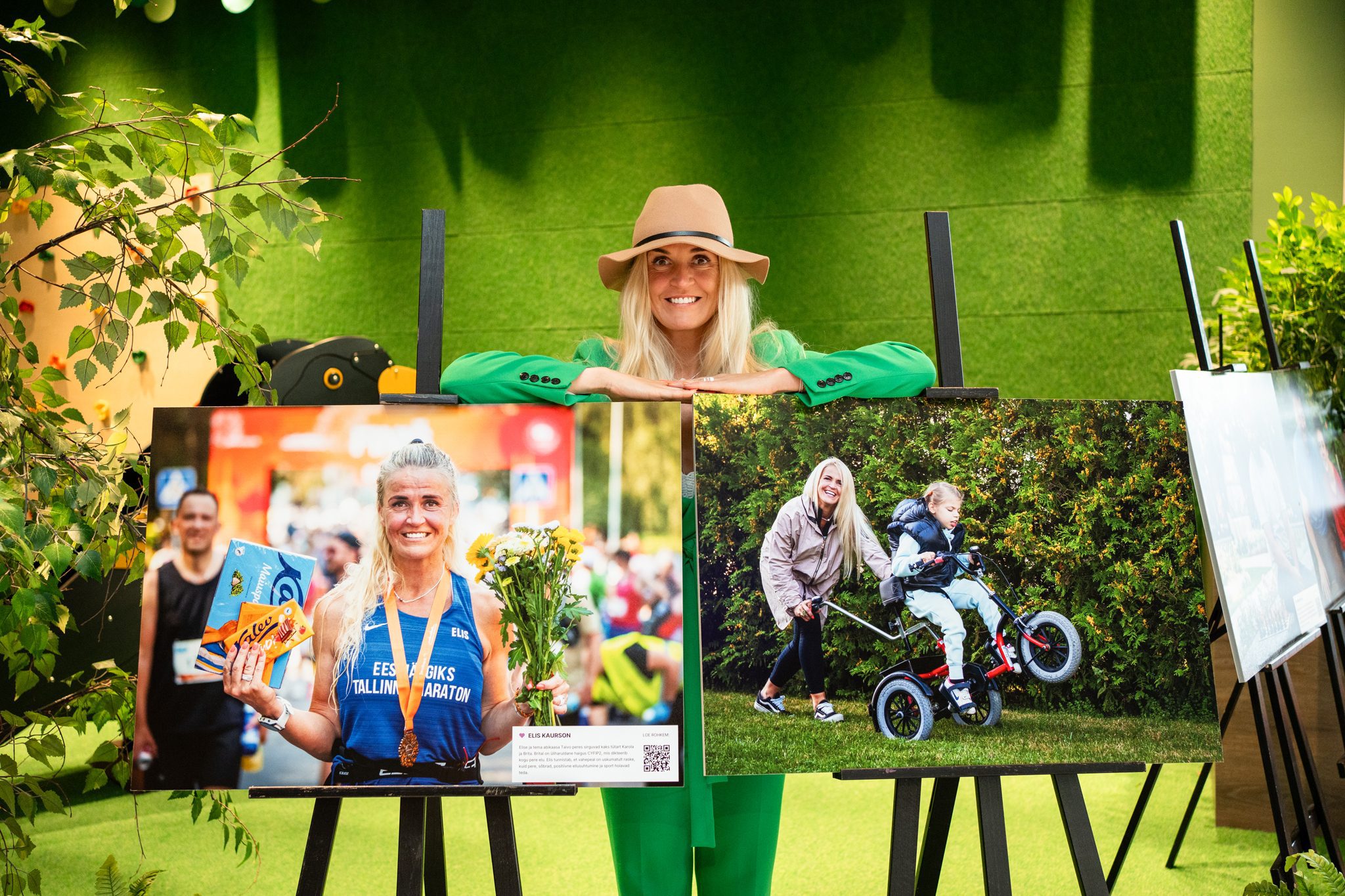 Omastehooldajaid püüti näituse fotodele!