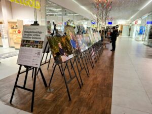 Omastehooldajate näitus Kagukeskuse fuajees