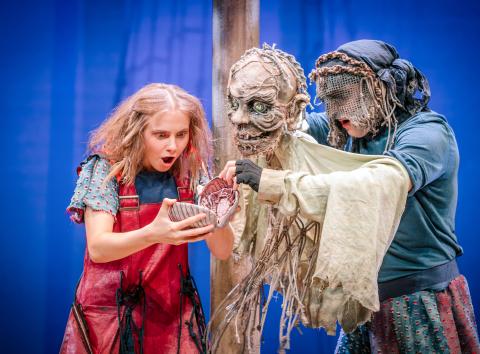 Noorsooteater kutsub kahele ligipääsetavale etendusele kirjeldus-, kirjutus- ja eesti viipekeeletõlke vahendusel