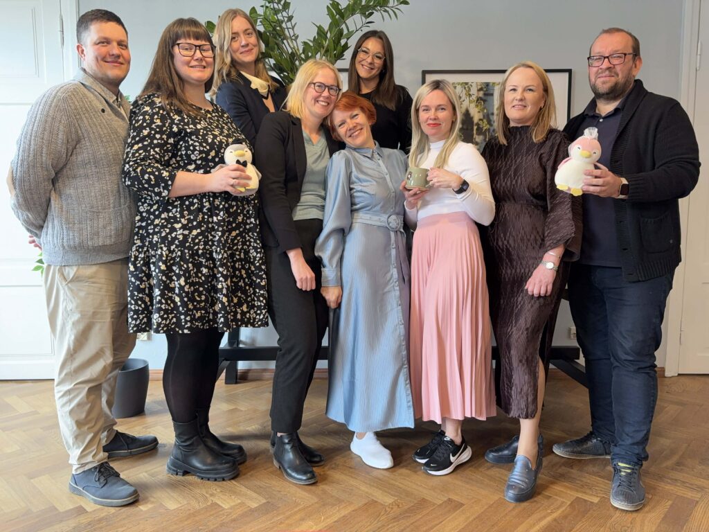 EPIKoja tegevmeeskond seismas rõõmsate nägudega. Fotol on üheksa inimest.